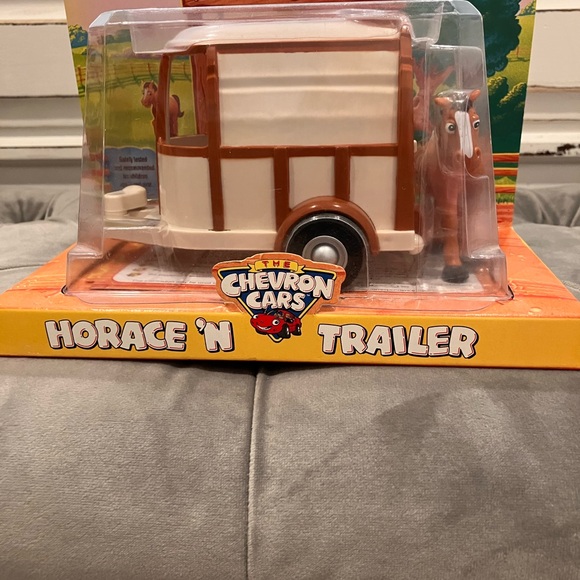 90’s Collectible Chevron Cars Horace 'N Trailer toy set - Picture 2 of 5